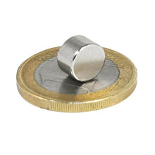 Load image into Gallery viewer, Scheiben- Rundmagnet Ø 8x 5mm - Neodym N45, Nickel - hält 2,5kg - Magnetscheiben - starke Supermagnete mit extremer Haftkraft für Kühlschrank Magnet