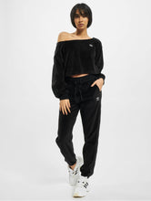 Cargar imagen en el visor de la galería, Sudadera Adidas Originals LOUNGEWEAR para mujer negra