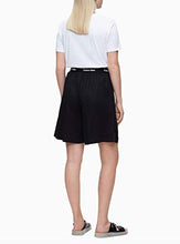 Carica l'immagine nel visualizzatore di Gallery, Rückansicht Calvin Klein Damen Shorts aus Lyocell in Schwarz