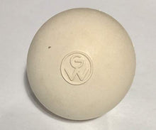 Carica l'immagine nel visualizzatore di Gallery, WV Massageball Naturkautschuk – Triggerpunktmassage & Faszienball