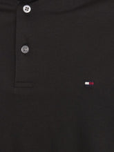 Cargar imagen en el visor de la galería, Detailansicht Tommy Hilfiger Logo auf Poloshirt
