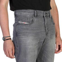 Lade das Bild in den Galerie-Viewer, Diesel - Herren Jeans D-VIKER_L32

