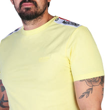 Lade das Bild in den Galerie-Viewer, Moschino - Herren T-Shirt Gelb  A0781-4305
